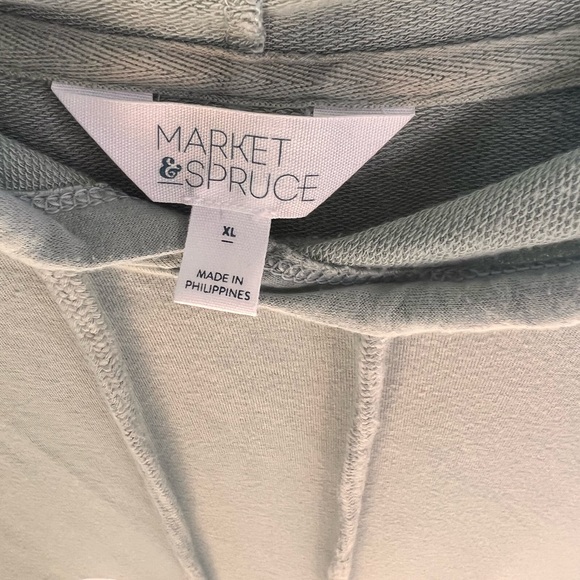 Like new lightweight sweatshirt - Picture 2 of 3